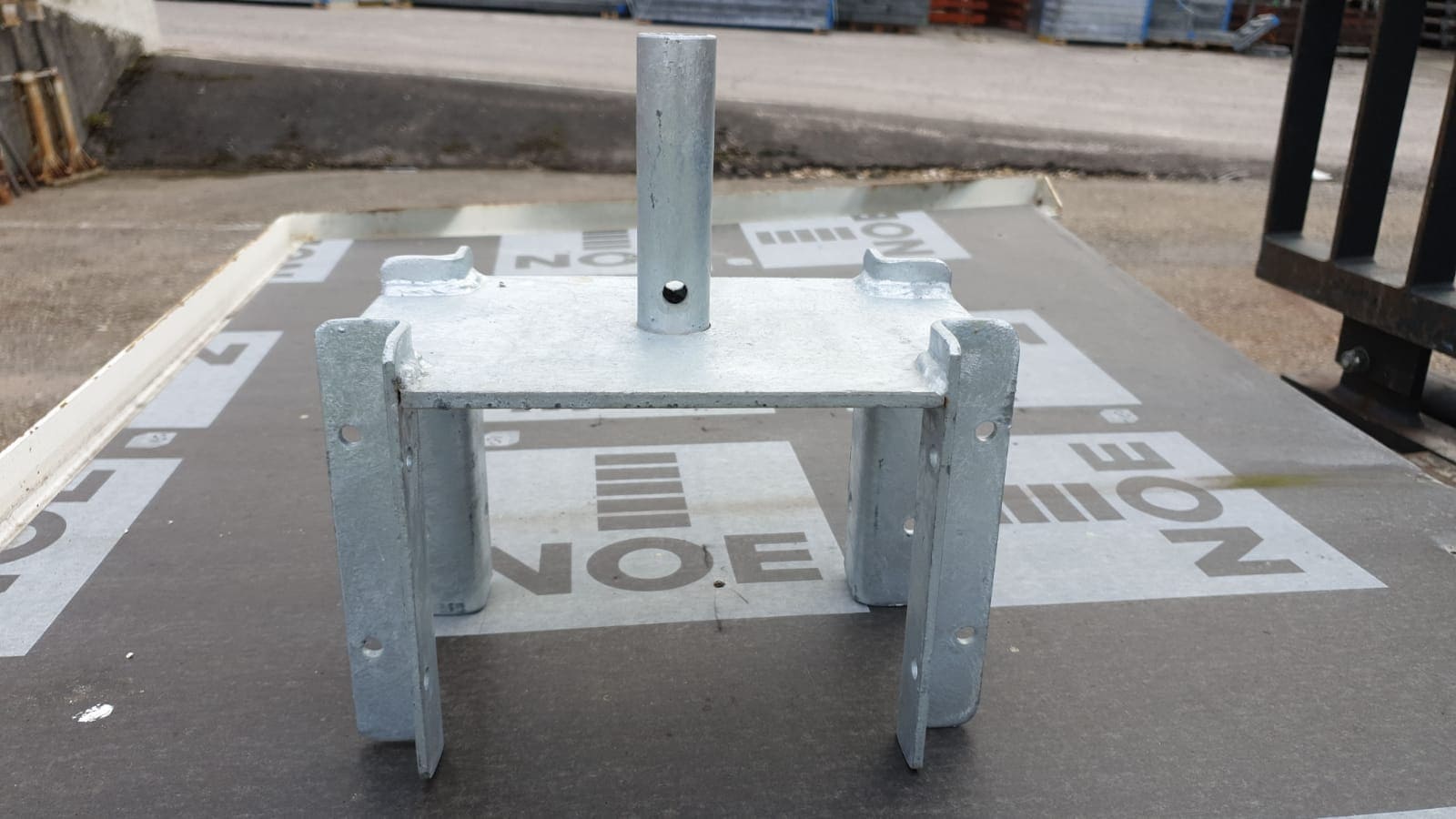 Têtes à quatre voies pour poutres en bois