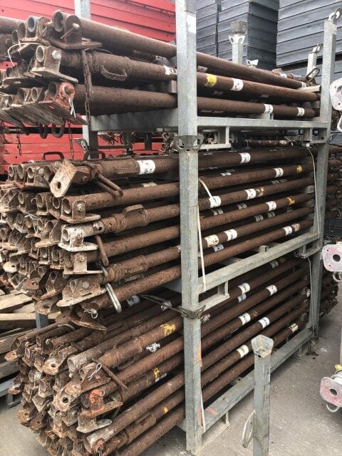 Painted push-pull struts