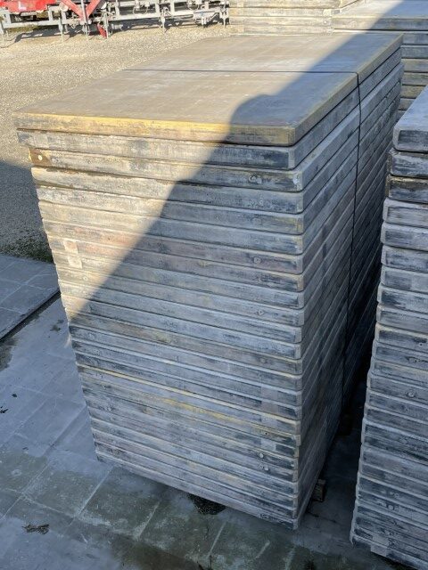 Paneles de encofrado de madera con plástico