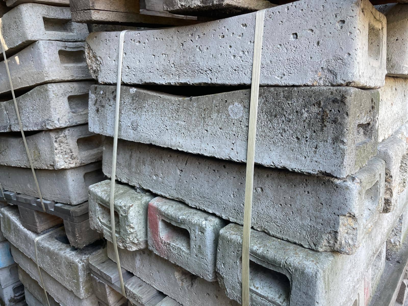 Concrete feet for construction fence - Image 3